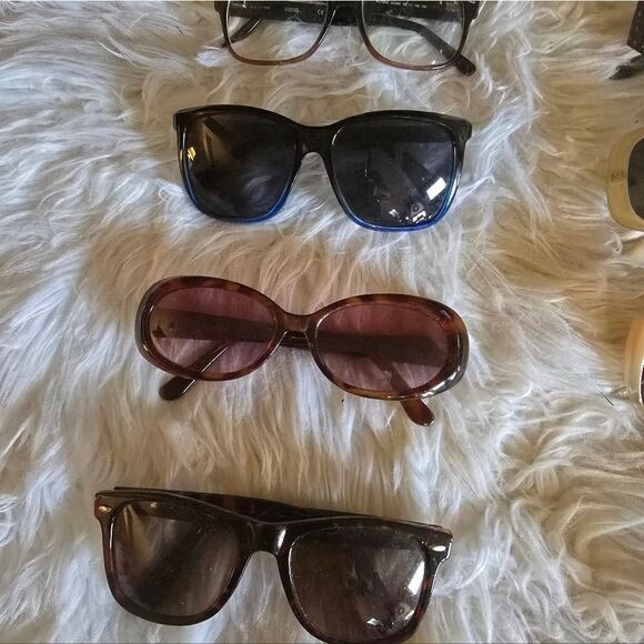 BUNDLE OF GLASSES - Picture 3 of 6